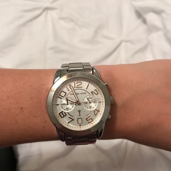 Sliver micheal kors watch - Picture 4 of 5